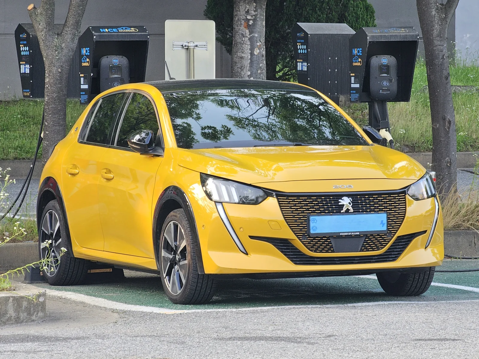 Peugeot e-208